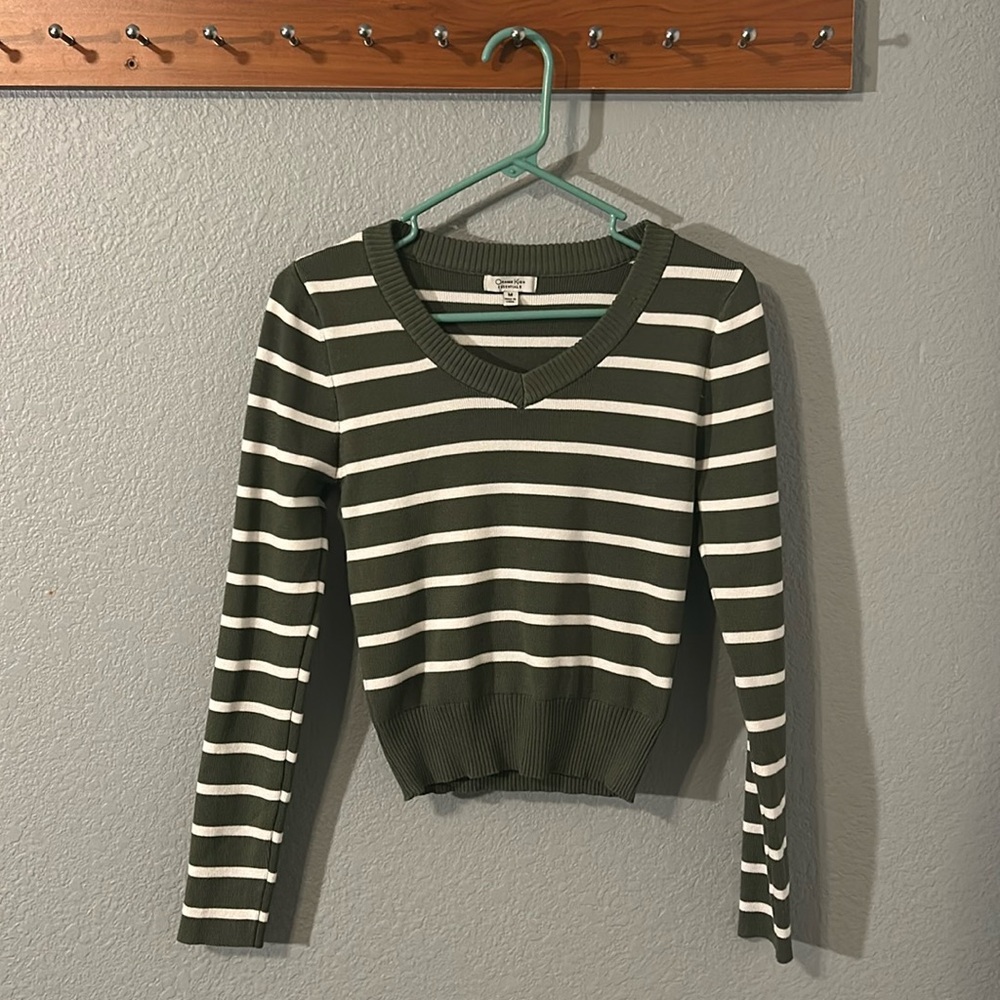 NWOT ORANGE KISS V-Neck Green and White Striped Sweater Shirt Size Medium